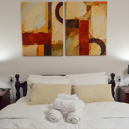 Main Street Retreat Apartment With Free Parking Сараево Екстериор снимка