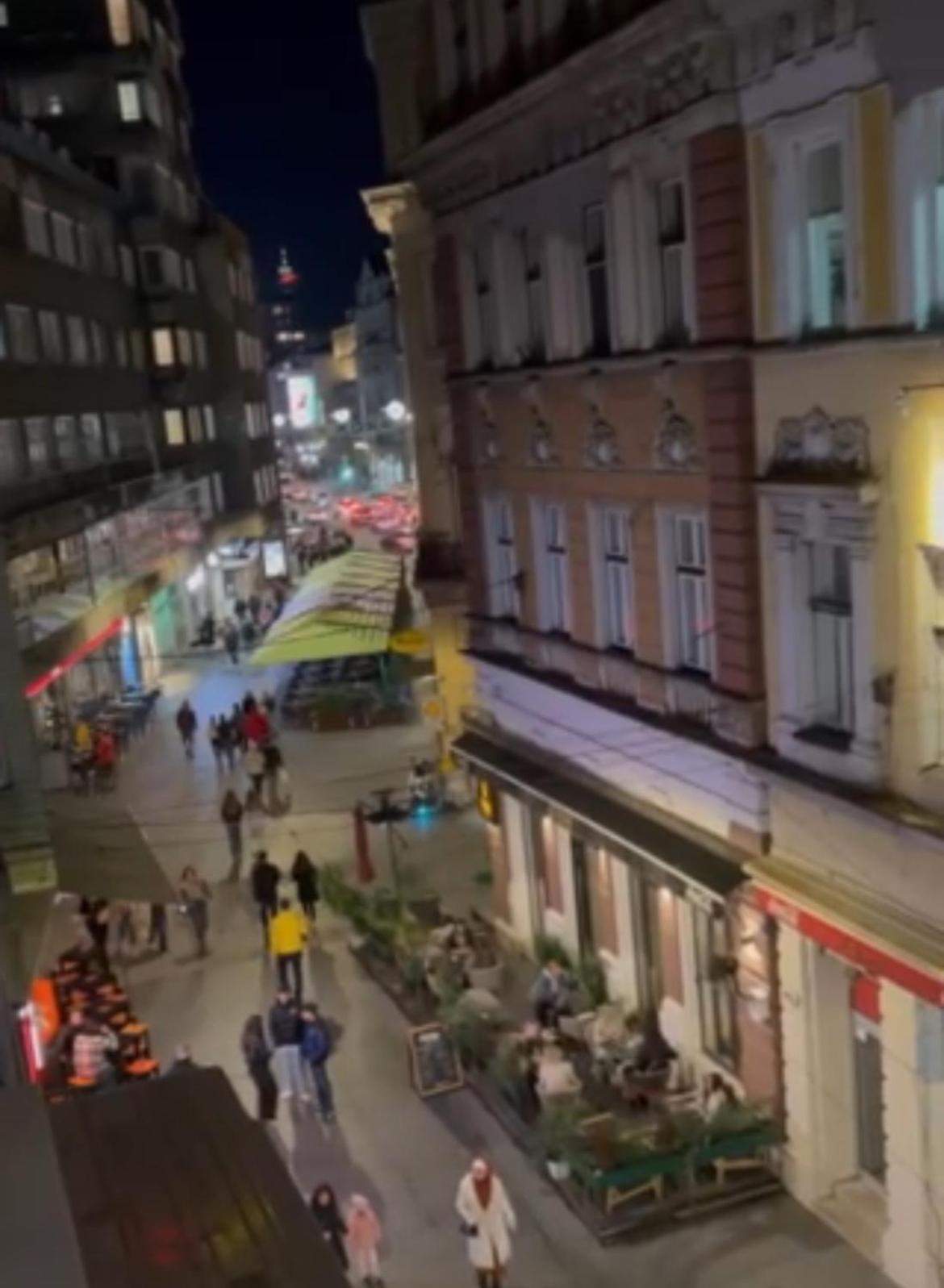 Main Street Retreat Apartment With Free Parking Сараево Екстериор снимка
