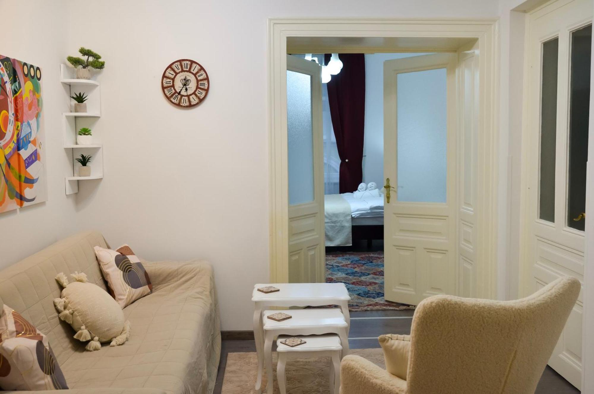 Main Street Retreat Apartment With Free Parking Сараево Екстериор снимка