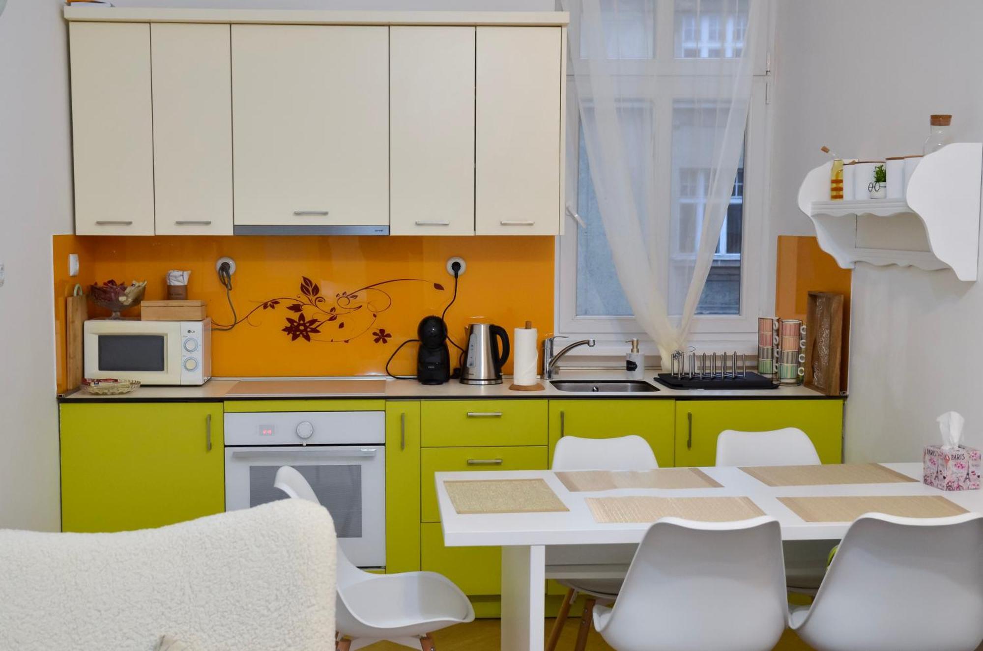Main Street Retreat Apartment With Free Parking Сараево Екстериор снимка