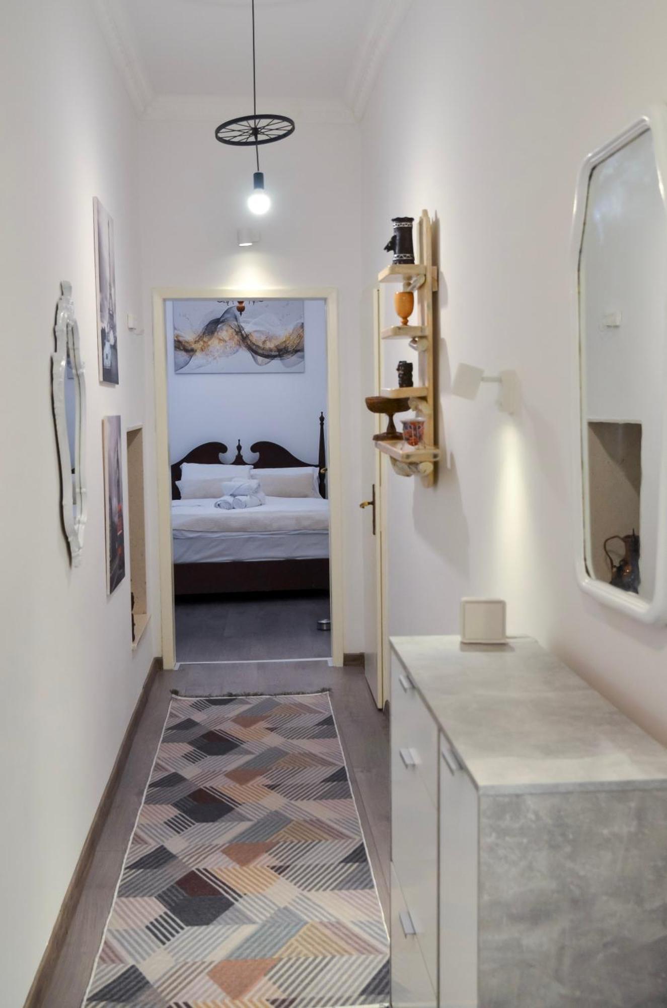 Main Street Retreat Apartment With Free Parking Сараево Екстериор снимка