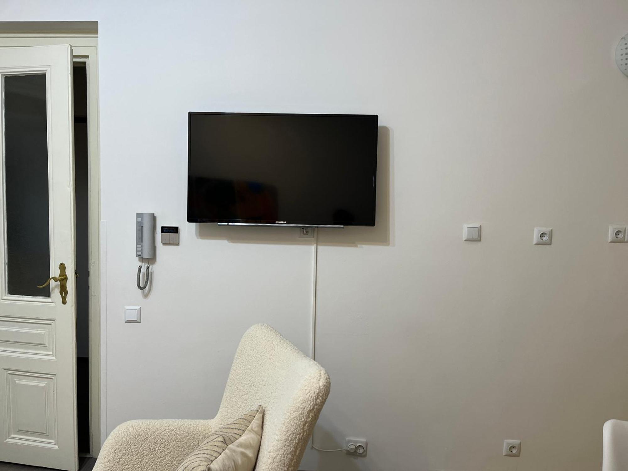Main Street Retreat Apartment With Free Parking Сараево Екстериор снимка