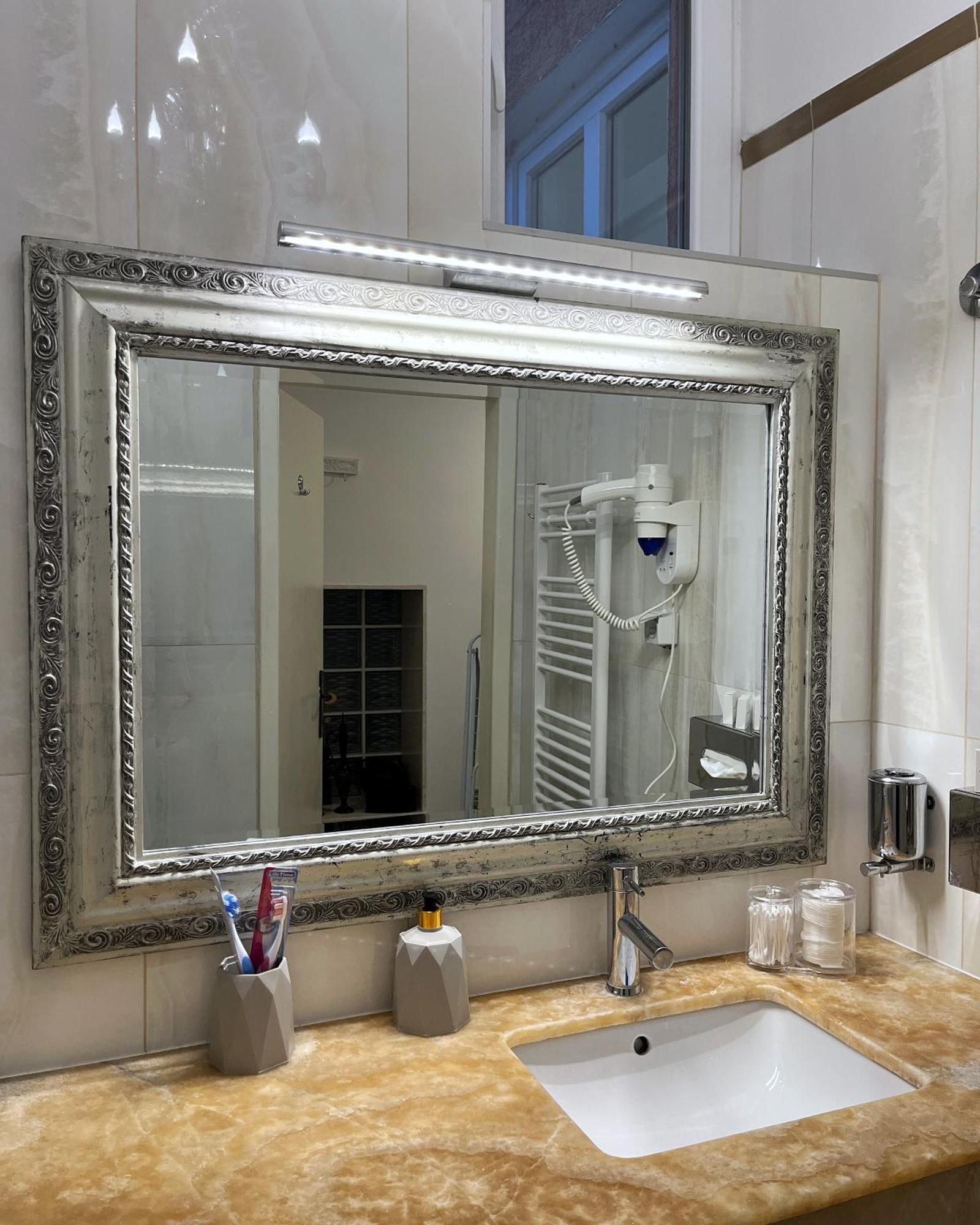Main Street Retreat Apartment With Free Parking Сараево Екстериор снимка