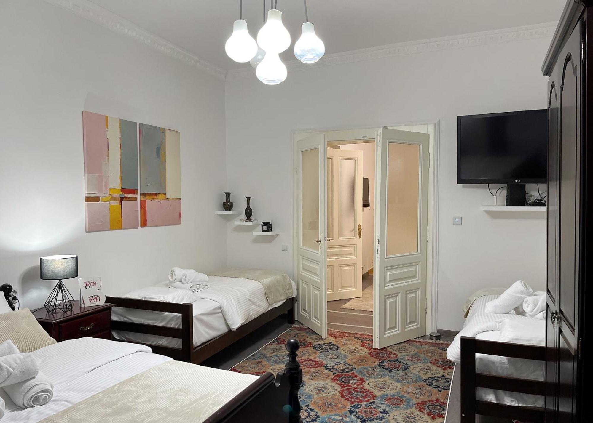 Main Street Retreat Apartment With Free Parking Сараево Екстериор снимка